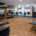 Фотографии в интерьере, ПВХ плитка, кварц виниловый ламинат Damy Floor Chevron Лувр