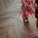 Фотографии в интерьере, ПВХ плитка, кварц виниловый ламинат Vinilam Parquet Chevron Glue Лувр